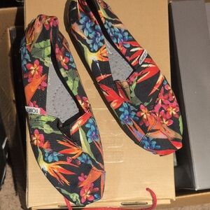 TOMS Women's Multicolor Floral Loafers